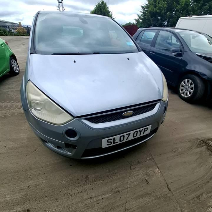 FORD S-MAX TITANIUM