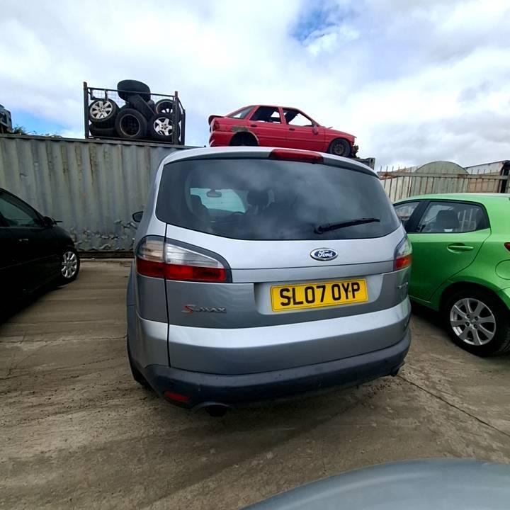 FORD S-MAX TITANIUM